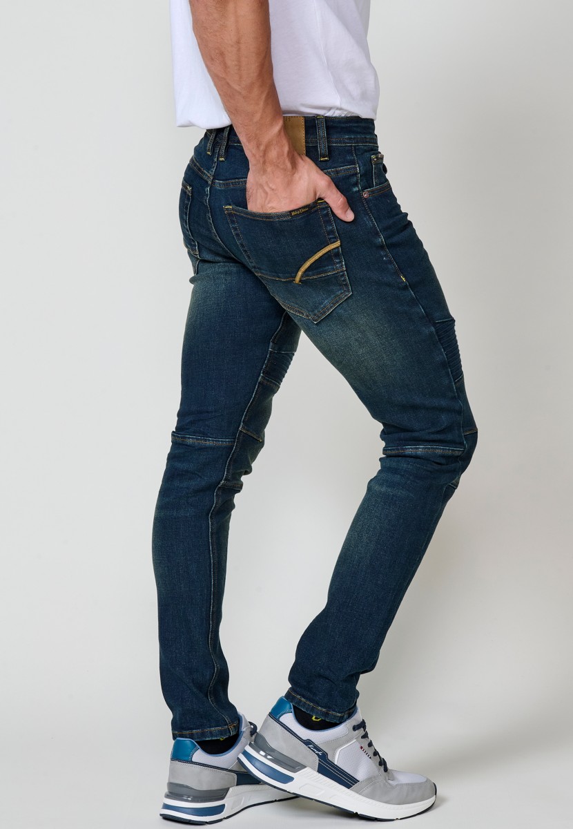 Jean homme Biker Skinny Fit en denim stretch bleu foncé. Coupe ajustée avec détails biker. 98 % coton, 2 % élasthanne.