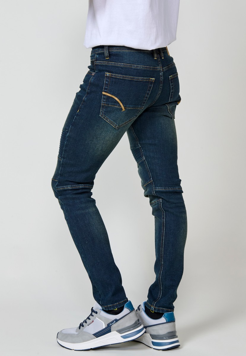 Jean homme Biker Skinny Fit en denim stretch bleu foncé. Coupe ajustée avec détails biker. 98 % coton, 2 % élasthanne.