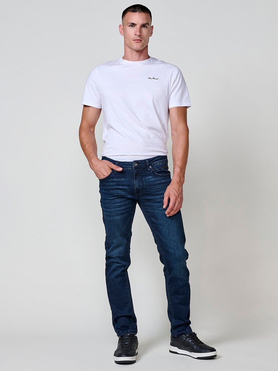 Jean regular fit pour homme en bleu foncé avec fermeture zippée et bouton.