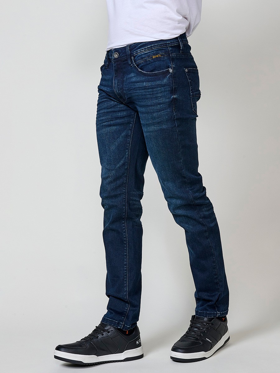 Jean regular fit pour homme en bleu foncé avec fermeture zippée et bouton.