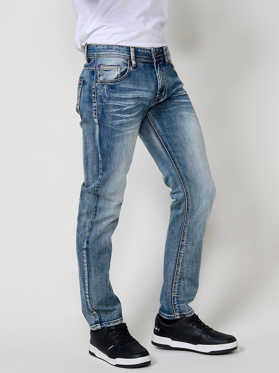 Jean regular fit pour homme en bleu clair.