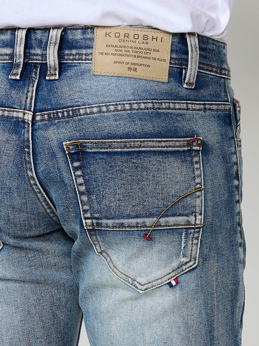 Jean regular fit pour homme en bleu clair.