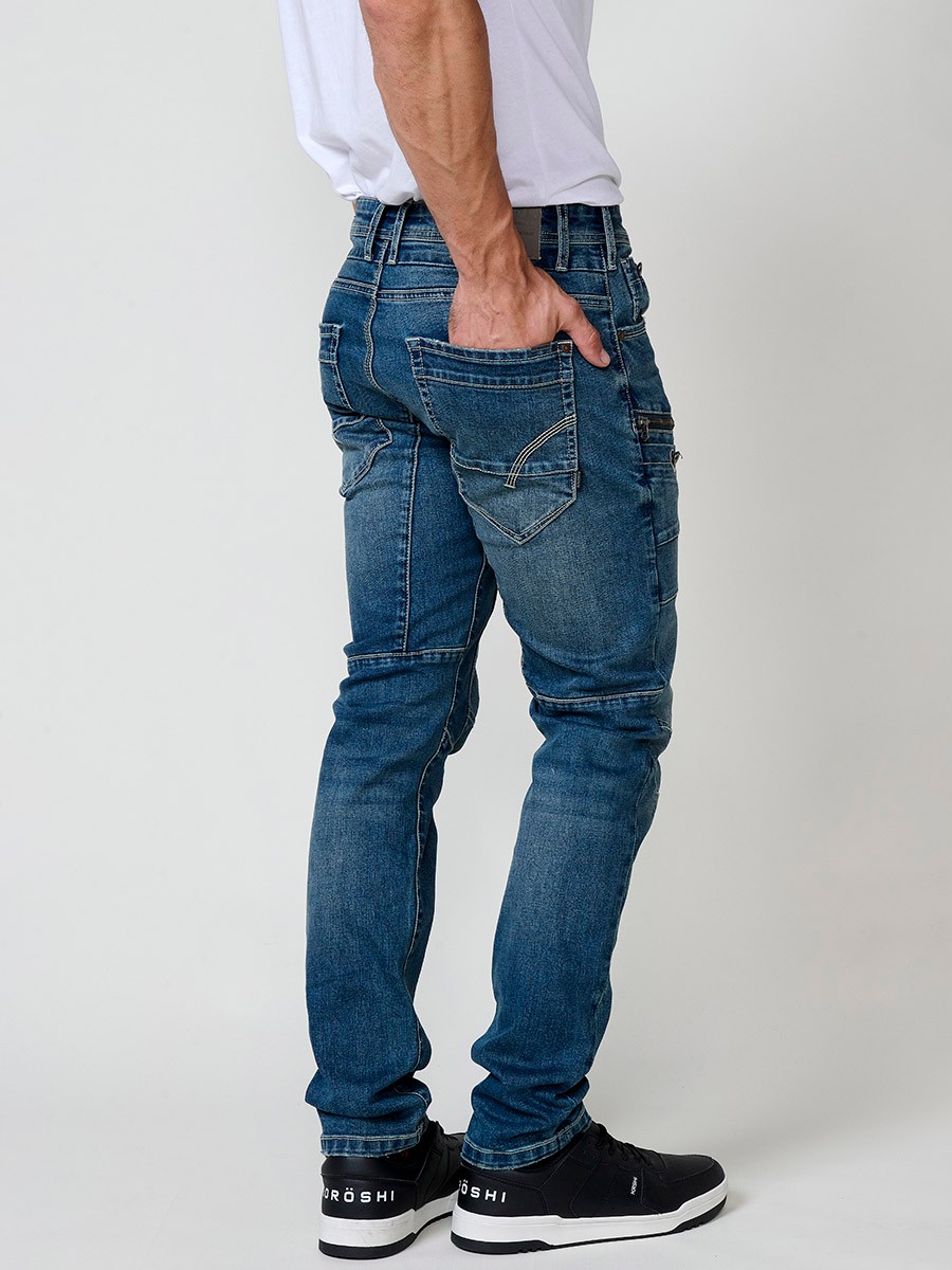 Jean style workwear pour homme en bleu foncé, coupe regular fit.