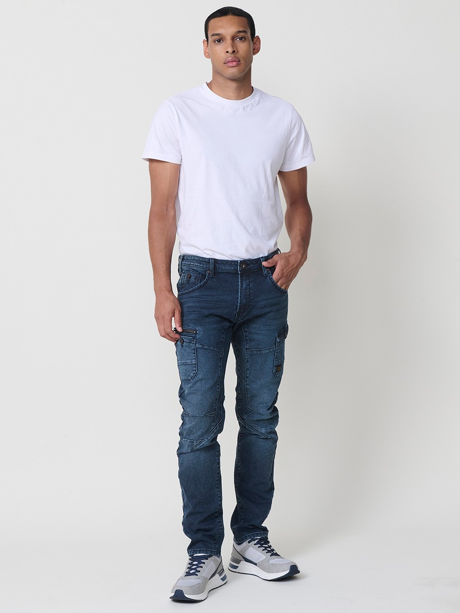 Pantalón vaquero workwear regular fit de hombre en azul oscuro. Tejido 98% algodón, 2% elastano, resistente y cómodo.