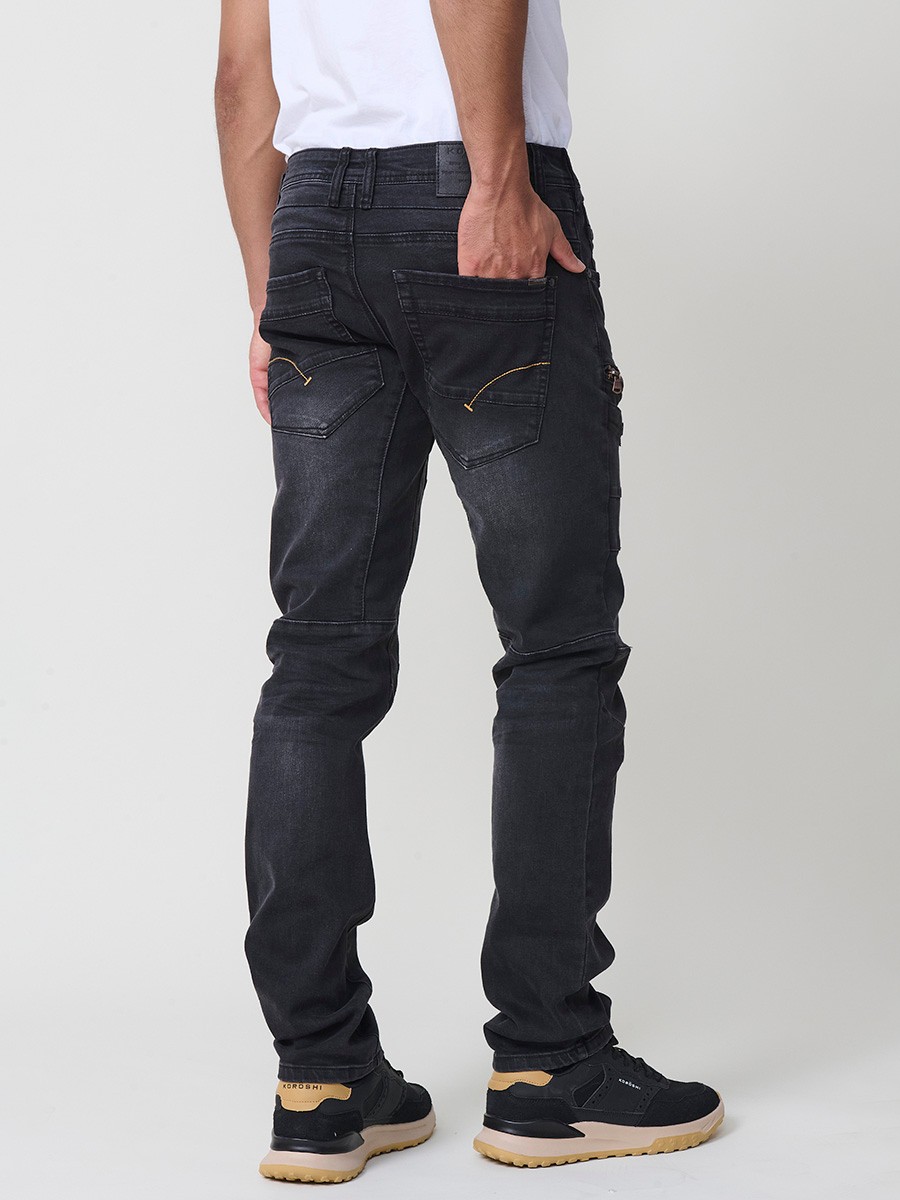 Jean homme Workwear Regular Fit en denim noir, en coton avec élasthanne pour un confort et une souplesse optimale.