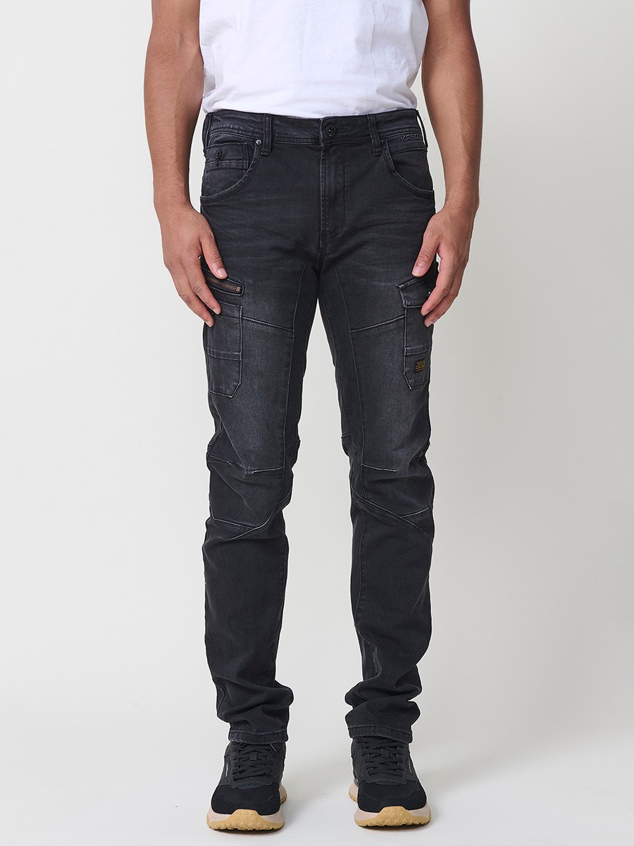 Jean homme Workwear Regular Fit en denim noir, en coton avec élasthanne pour un confort et une souplesse optimale.