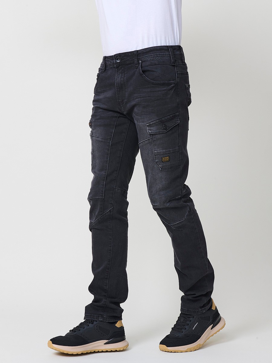 Jean homme Workwear Regular Fit en denim noir, en coton avec élasthanne pour un confort et une souplesse optimale.
