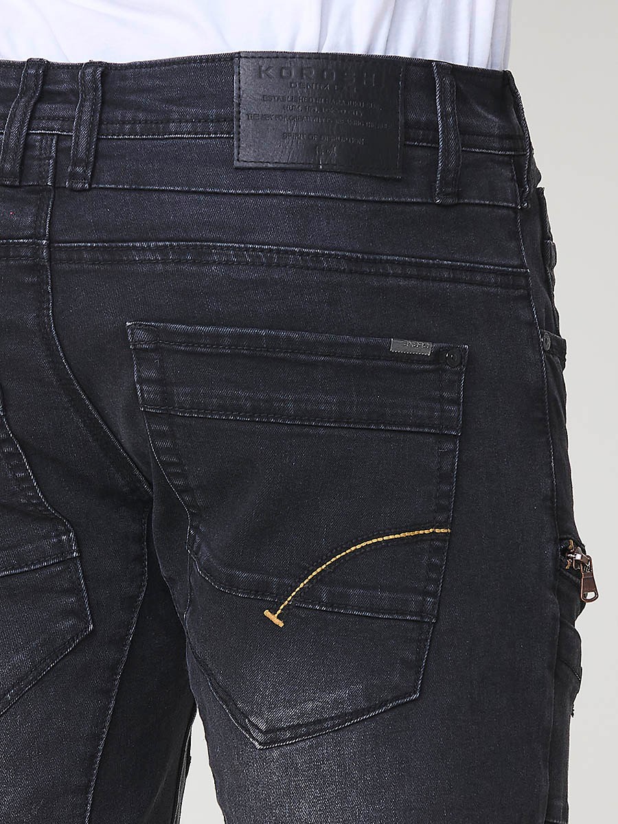 Jean homme Workwear Regular Fit en denim noir, en coton avec élasthanne pour un confort et une souplesse optimale.