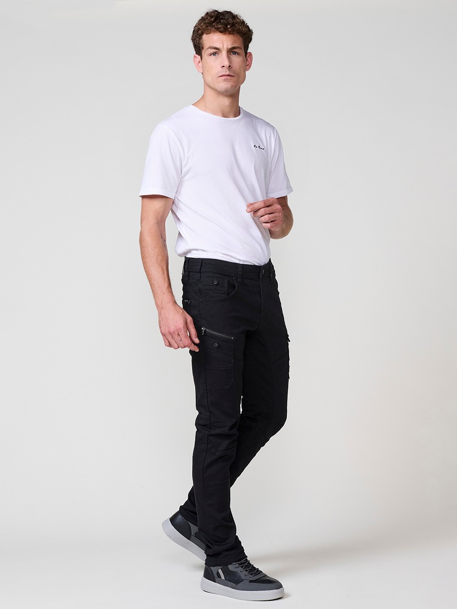 Jean homme noir coupe regular fit style workwear. Fermeture zippée et bouton.