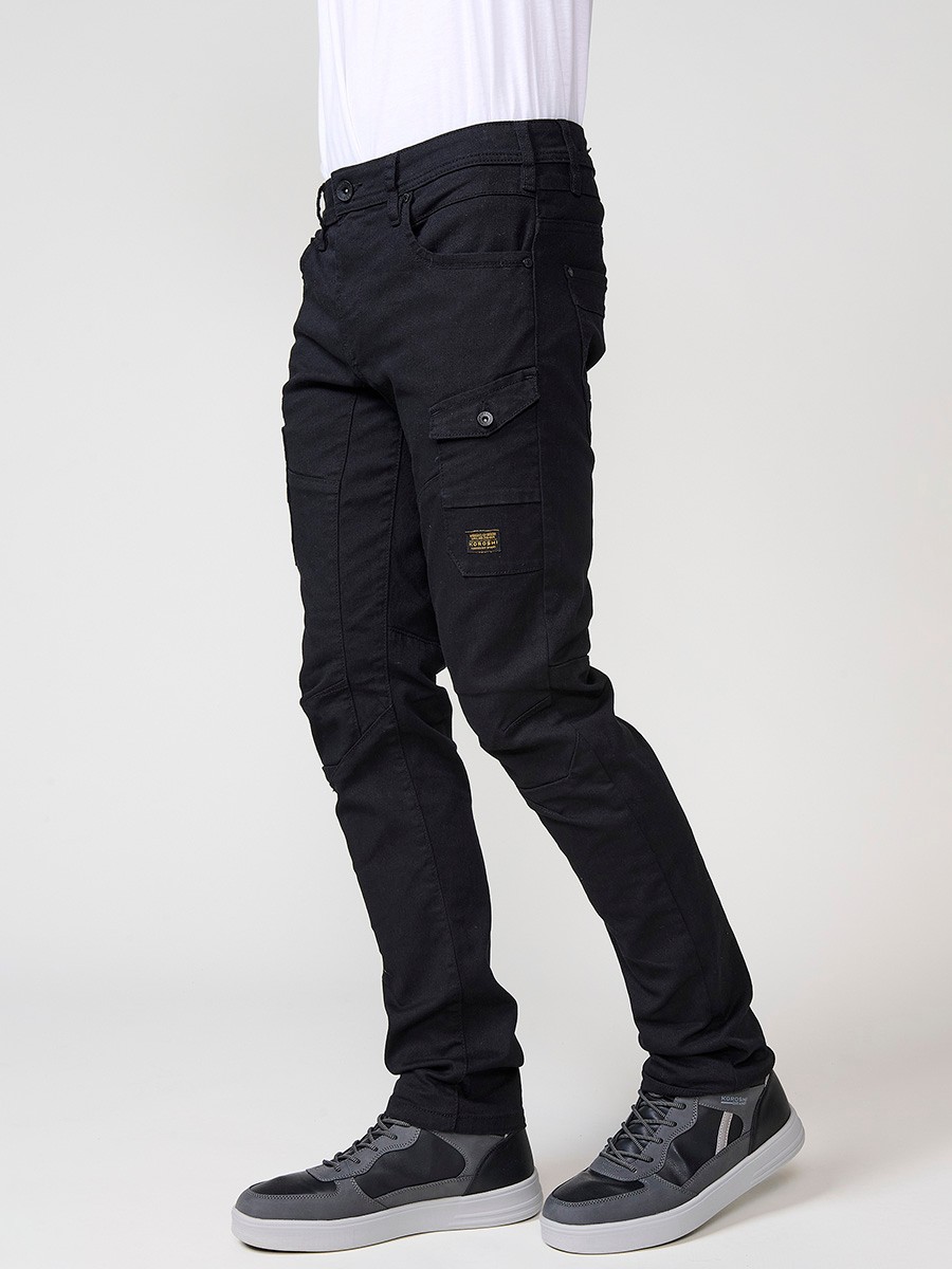 Jean homme noir coupe regular fit style workwear. Fermeture zippée et bouton. 6