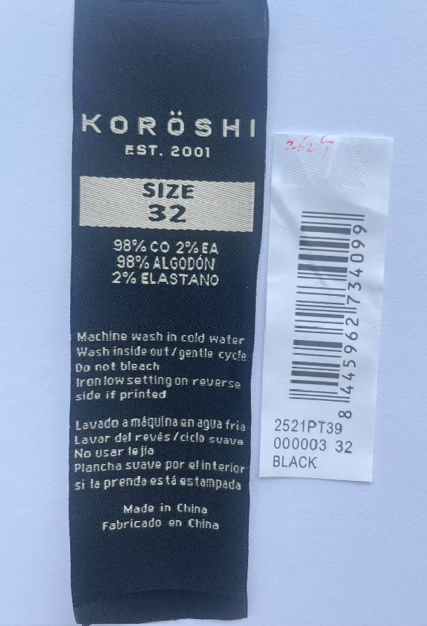 Jeans estilo workwear para hombre en color negro. Corte regular fit, tejido elástico y cierre con cremallera y botón. 2