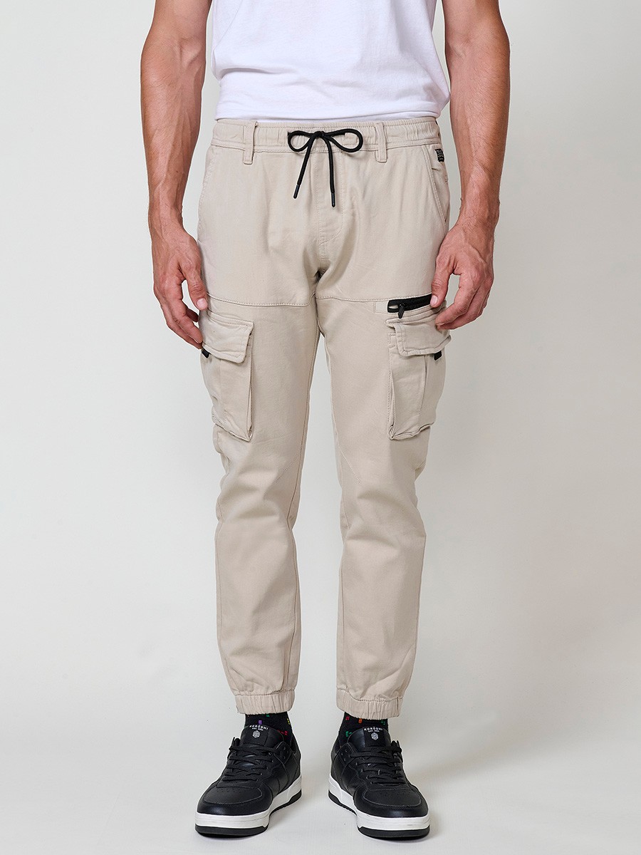 Pantalón jogger para hombre con bolsillos cargo y cintura ajustable color beige