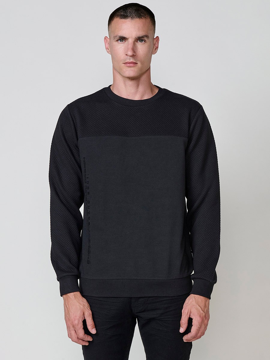 Men’s black hoodie with adjustable drawstring hood. Cotton and polyester blend fabric for comfort and urban style.