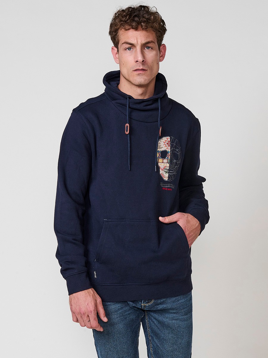 Dessudadora d’home en color navy amb coll alt ajustable amb cordó. Confeccionada en 100% cotó per comoditat i estil urbà.