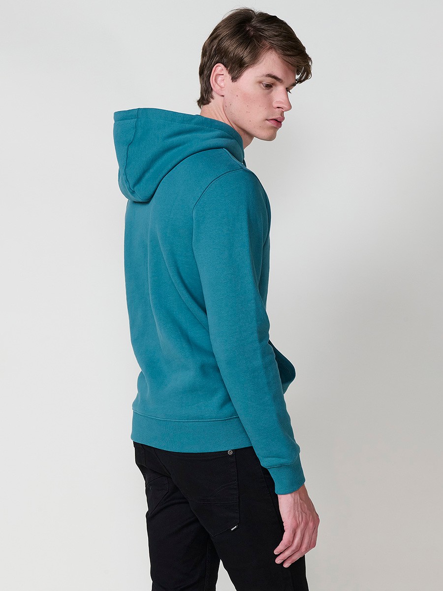 Sudadera de hombre en color menta con capucha. Tejido mezcla de algodón y poliéster que aporta comodidad, resistencia y un estilo urbano moderno.