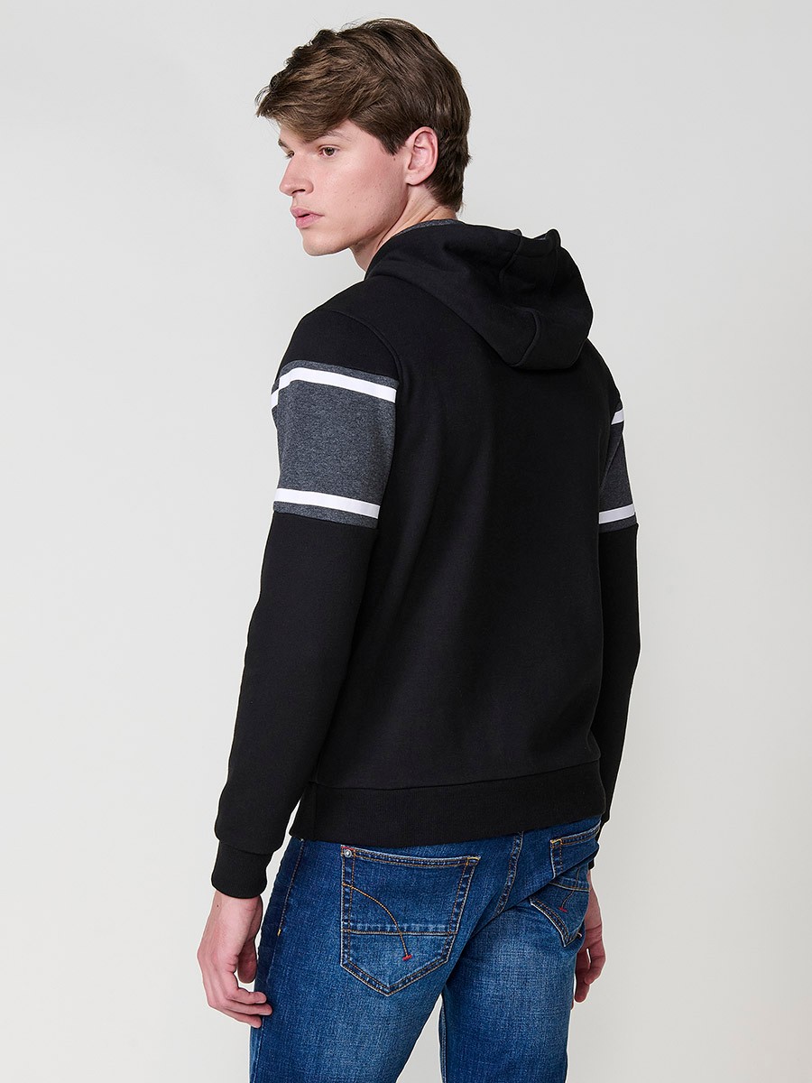 Men’s black hoodie in cotton and polyester blend for comfort, durability and modern urban style.