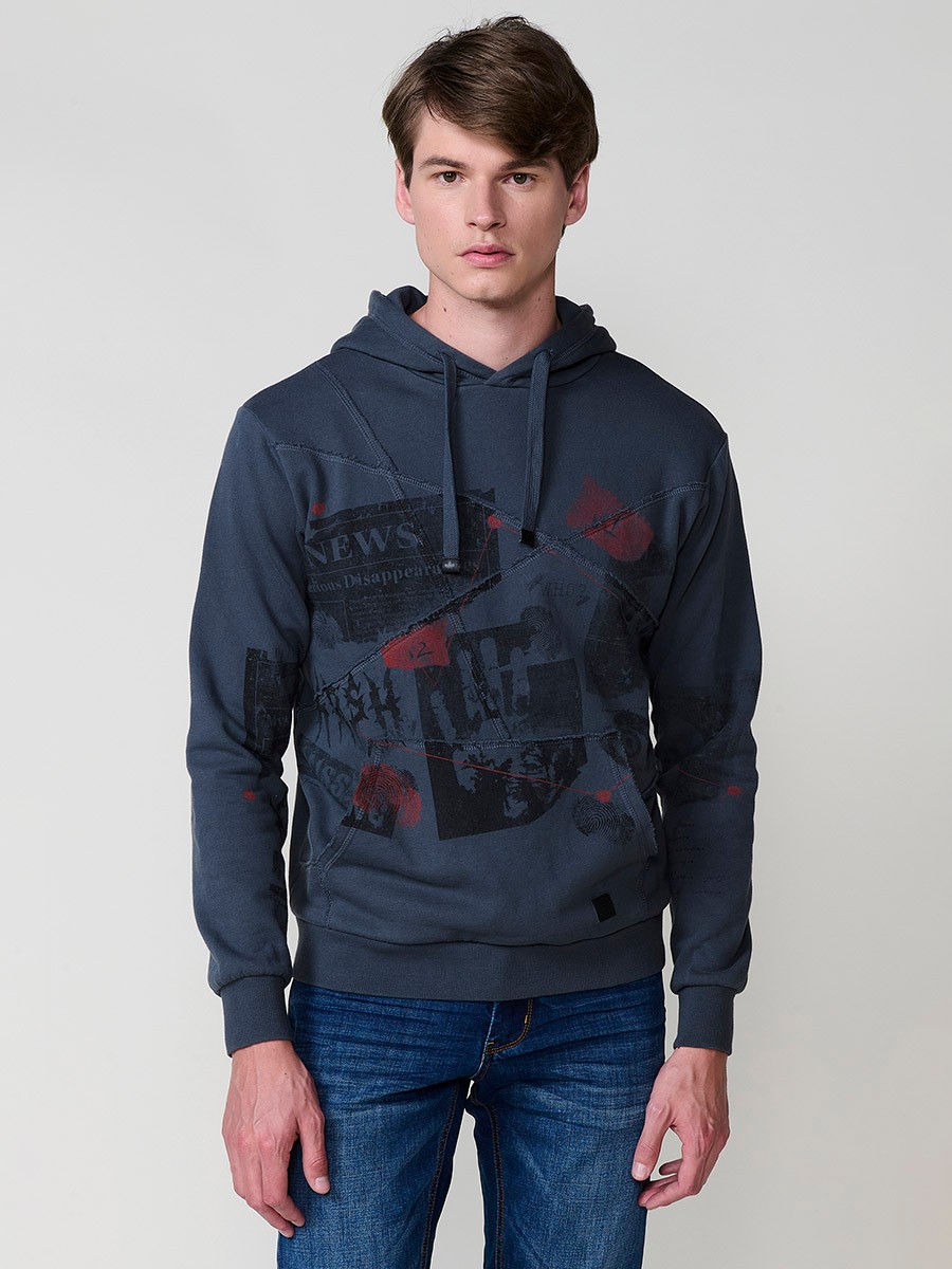 Sudadera de hombre en color gris con capucha. Tejido mezcla de algodón y poliéster que ofrece comodidad, resistencia y estilo urbano atemporal.