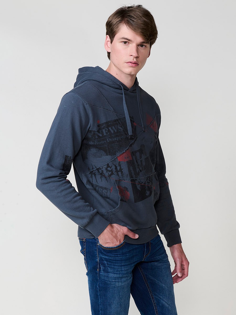 Sudadera de hombre en color gris con capucha. Tejido mezcla de algodón y poliéster que ofrece comodidad, resistencia y estilo urbano atemporal.