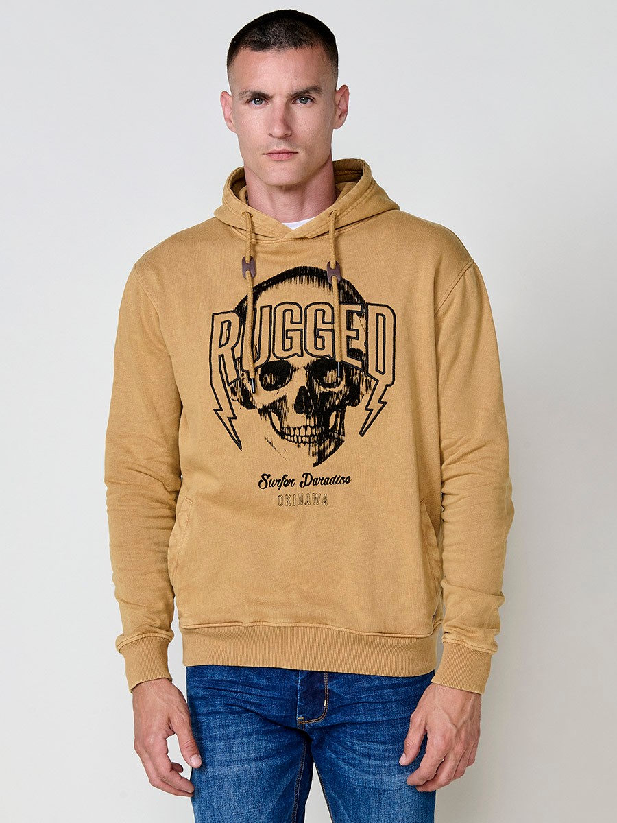 Sudadera de hombre en color ocre con capucha y manga larga. Tejido de algodón y poliéster, ideal para un look urbano y cómodo.