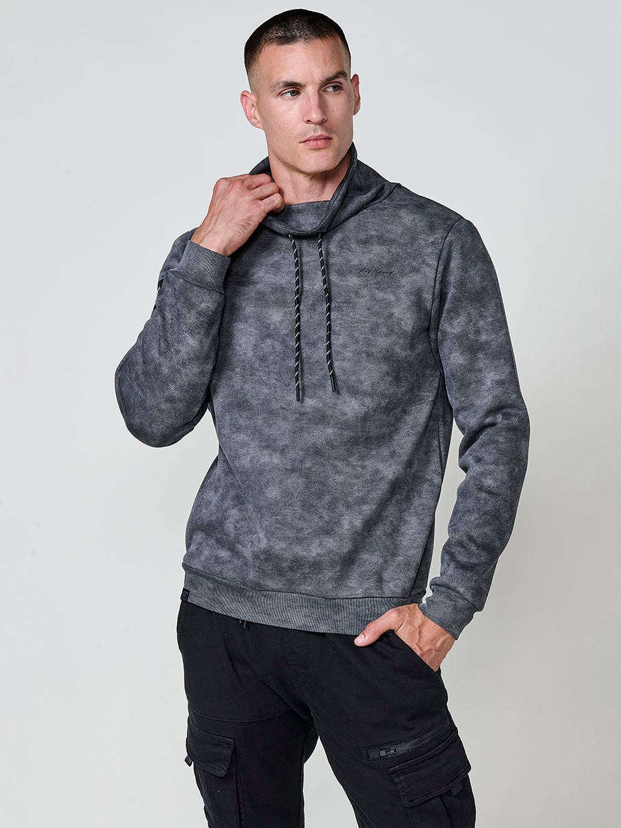 Sudadera gris de hombre con cuello alto y manga larga. Exterior en poliéster e interior en algodón para máxima comodidad.