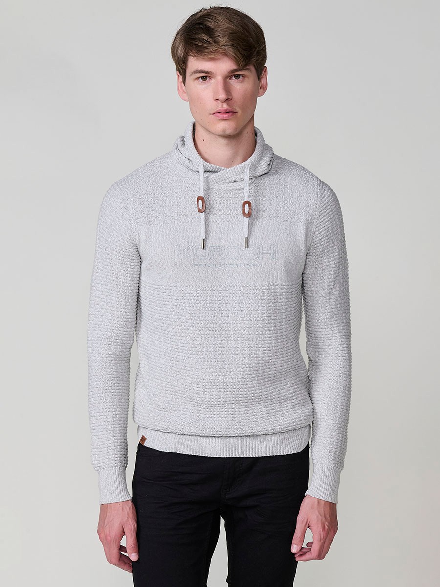 Jersey crudo de hombre en tricot con cuello redondo y manga larga. Confección 100% acrílico para un estilo actual y versátil.