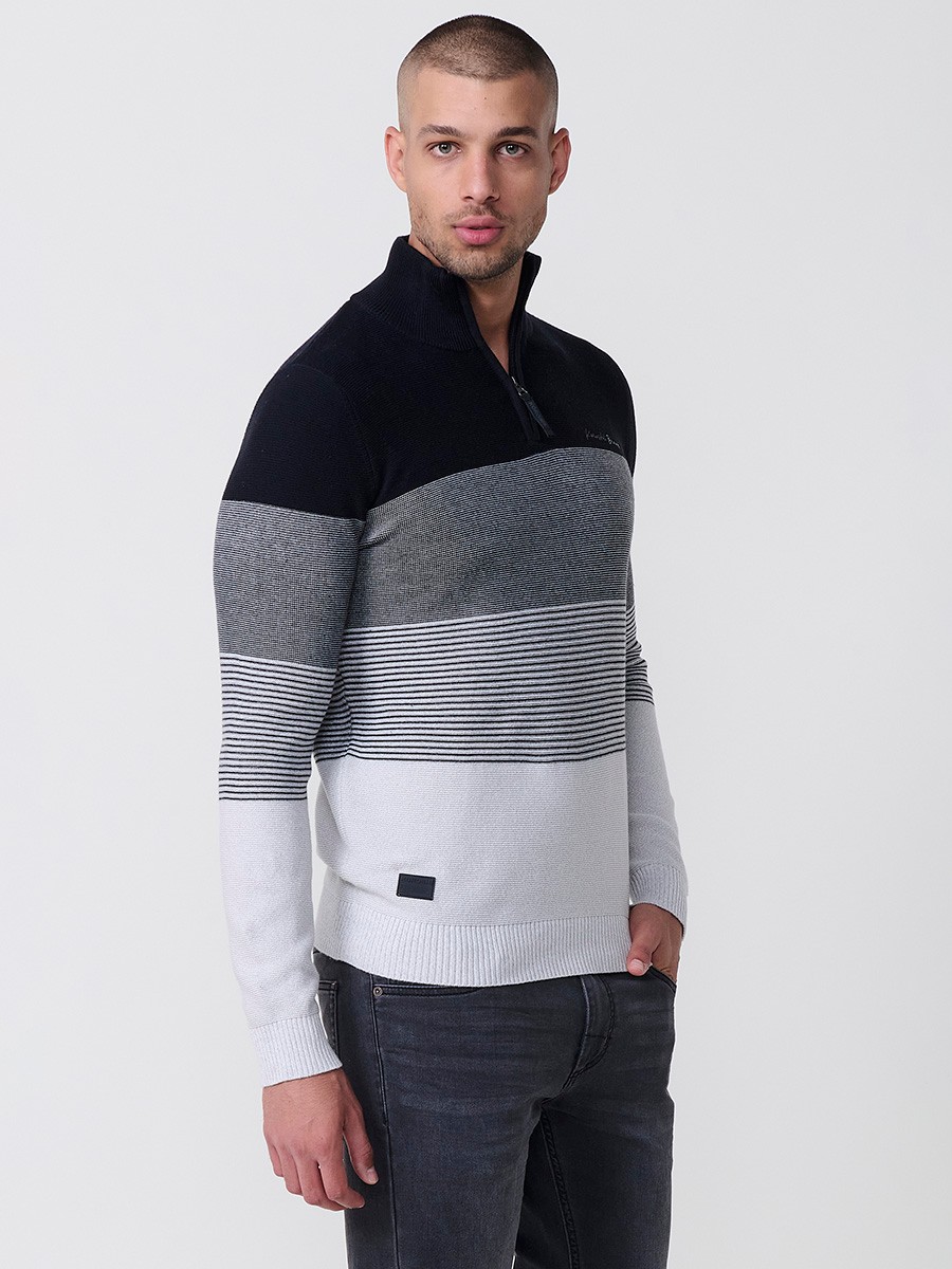 Jersey negro de hombre en tricot con cuello redondo y manga larga. Confección 100% acrílico para un estilo actual y versátil.