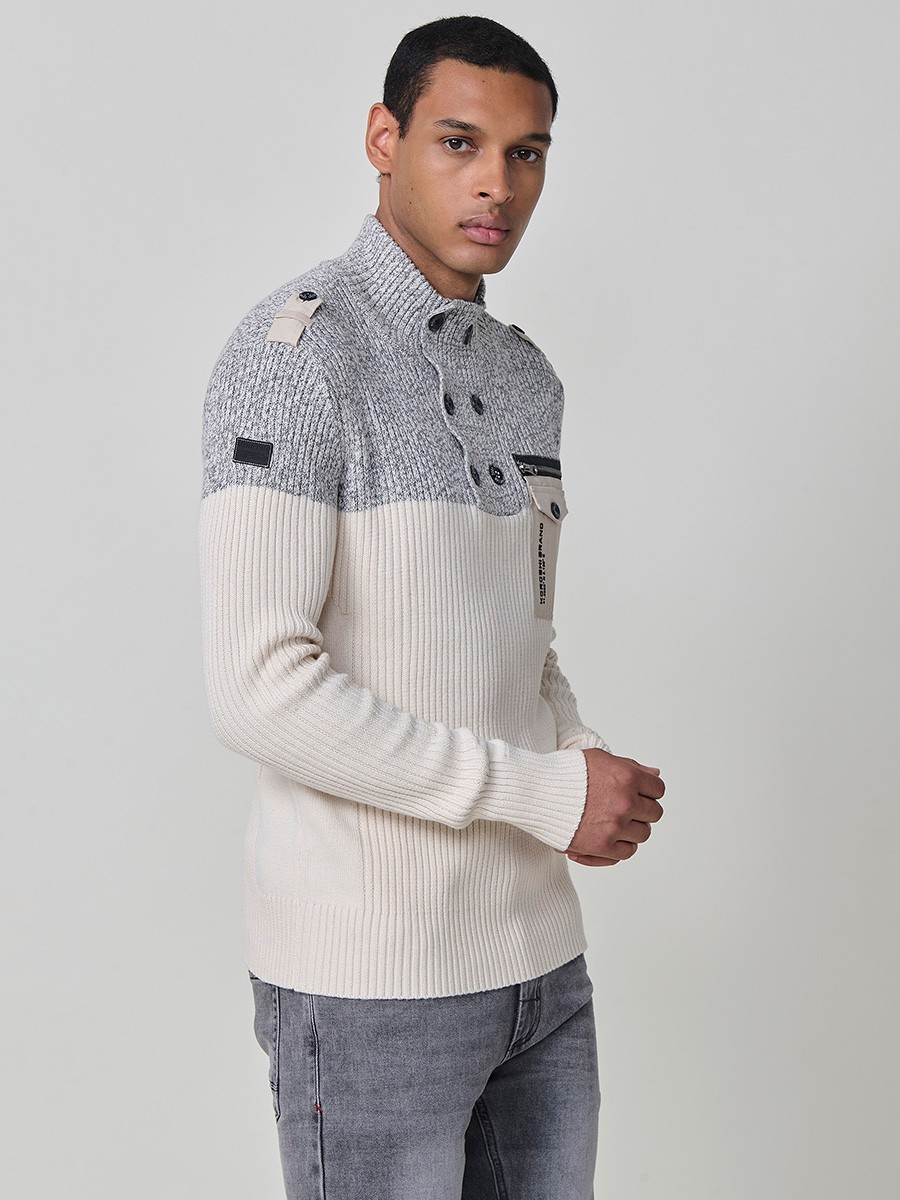 Jersey crudo de hombre en tricot con cuello redondo y manga larga. Confección 100% acrílico para un estilo versátil y cómodo.