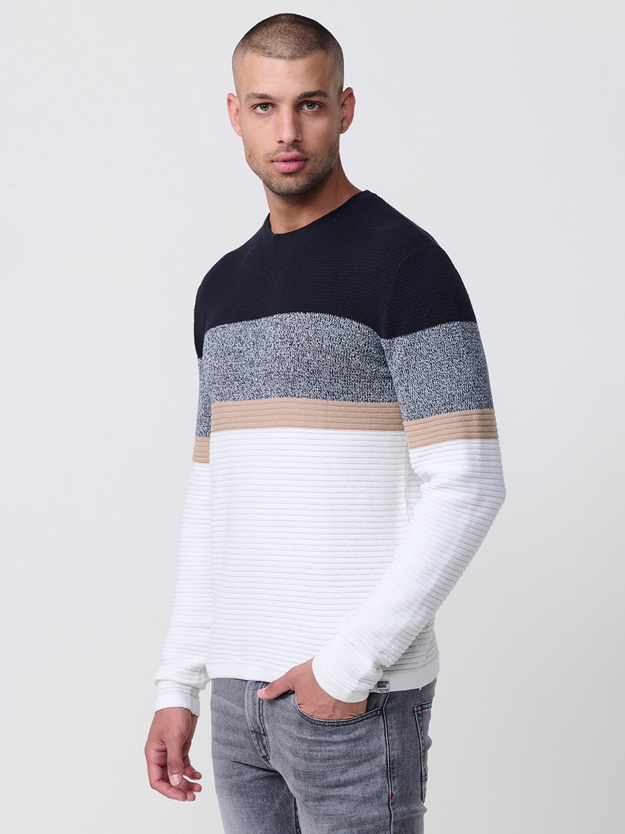 Jersey crudo de hombre en tricot con cuello redondo y manga larga. Tejido 100% acrílico, ligero y versátil para un estilo moderno.