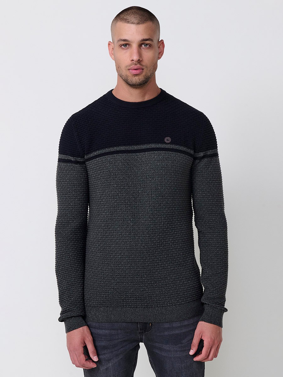 Jersey kaki de hombre en tricot con cuello redondo y manga larga. Confección 100% acrílico para un estilo moderno, cómodo y versátil.