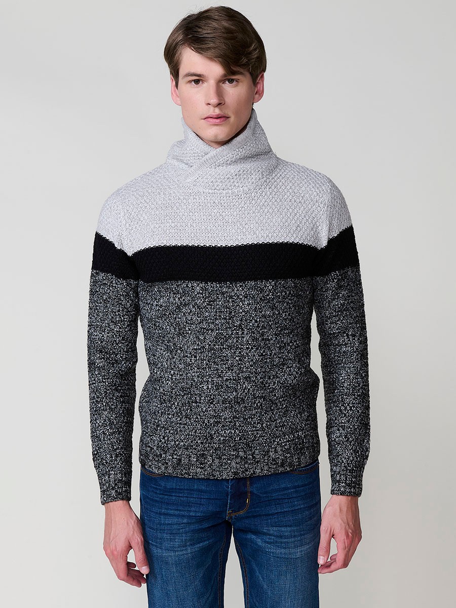 Jersey de hombre en tricot con cuello alto y manga larga. Tejido 100% acrílico, cómodo y versátil para looks casuales y elegantes.