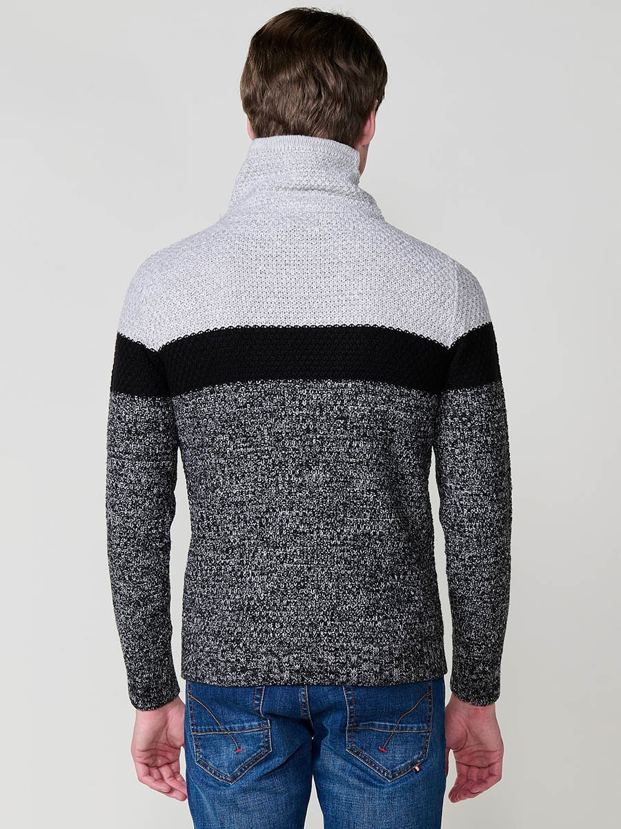 Jersey de hombre en tricot con cuello alto y manga larga. Tejido 100% acrílico, cómodo y versátil para looks casuales y elegantes.