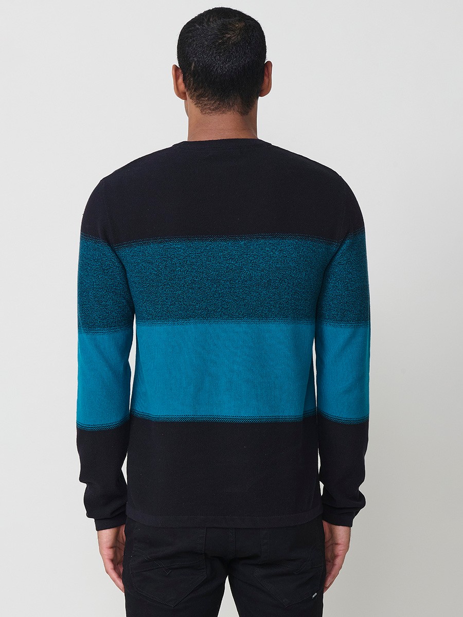 Jersey petróleo de hombre en tricot con cuello redondo y manga larga. Tejido 100% acrílico, ligero y versátil para todas las temporadas.
