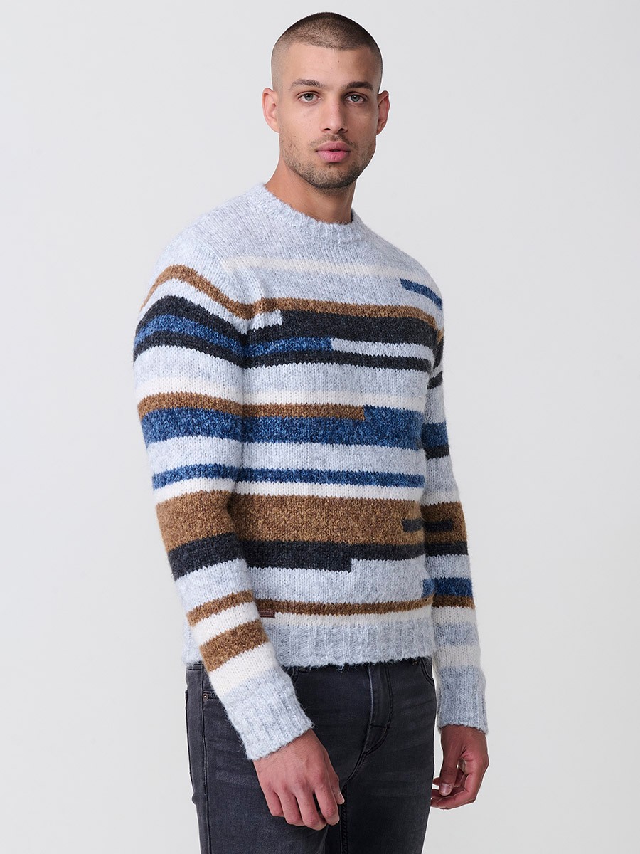 Jersey de rayas multicolor en tricot para hombre con cuello redondo y manga larga. Tejido 77% poliéster y 23% acrílico, moderno y versátil.