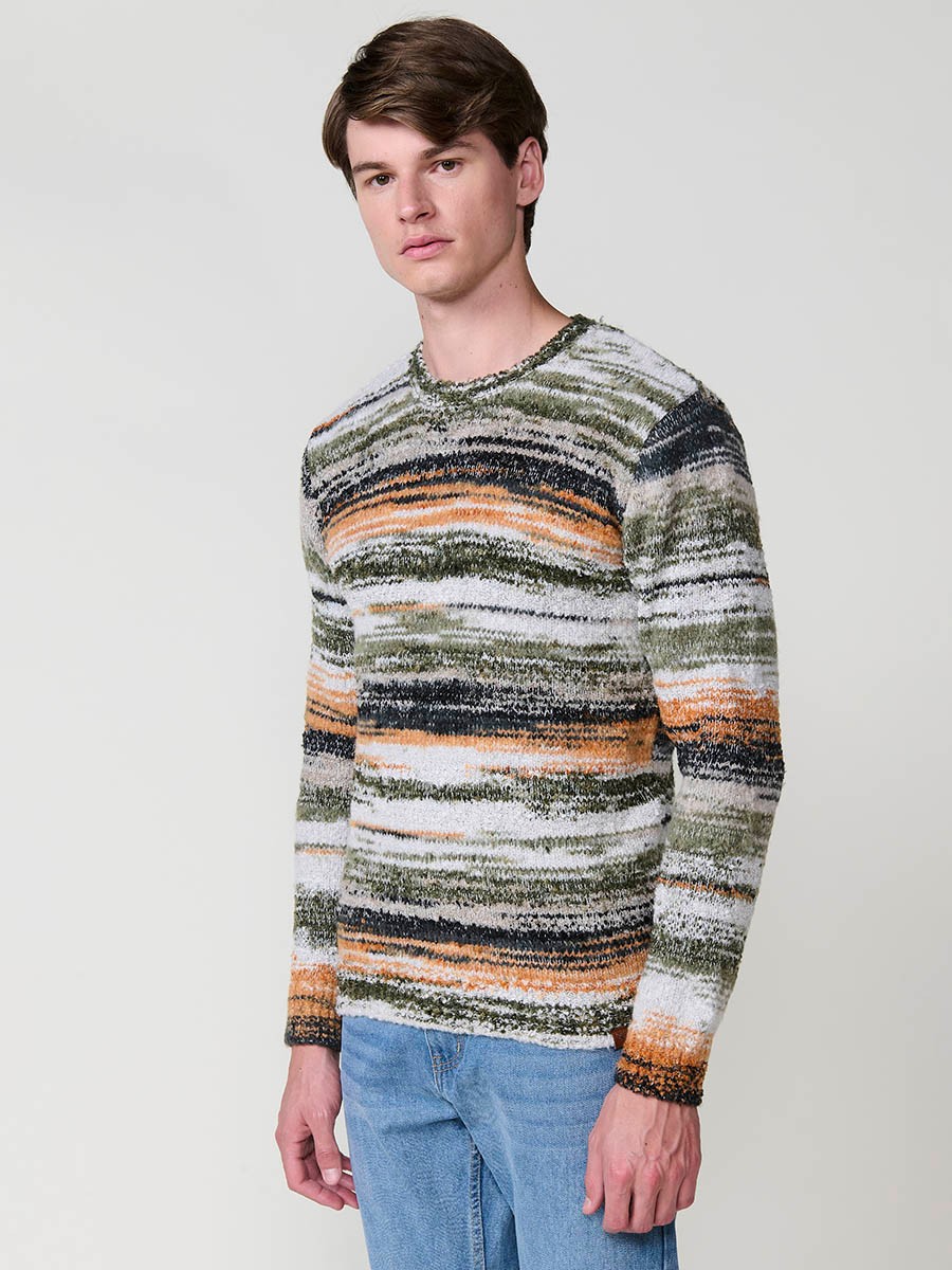 Jersey jaspeado multicolor de hombre en tricot con cuello redondo y manga larga. Confección 100% poliéster, moderno, ligero y cómodo.