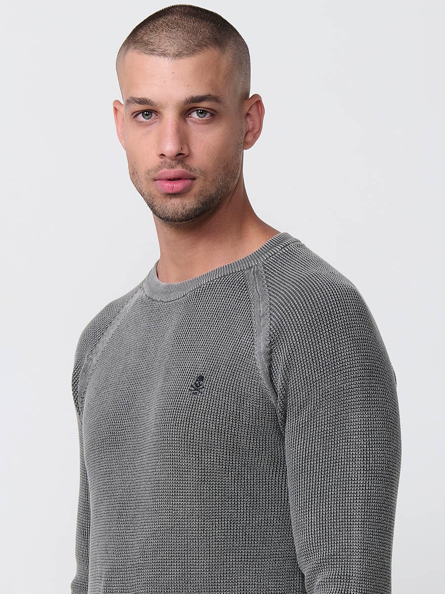 Jersey kaki de hombre en tricot con cuello redondo y manga larga. Tejido 100% acrílico, cómodo y atemporal para cualquier temporada.