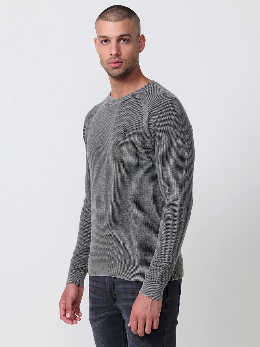 Jersey kaki de hombre en tricot con cuello redondo y manga larga. Tejido 100% acrílico, cómodo y atemporal para cualquier temporada.