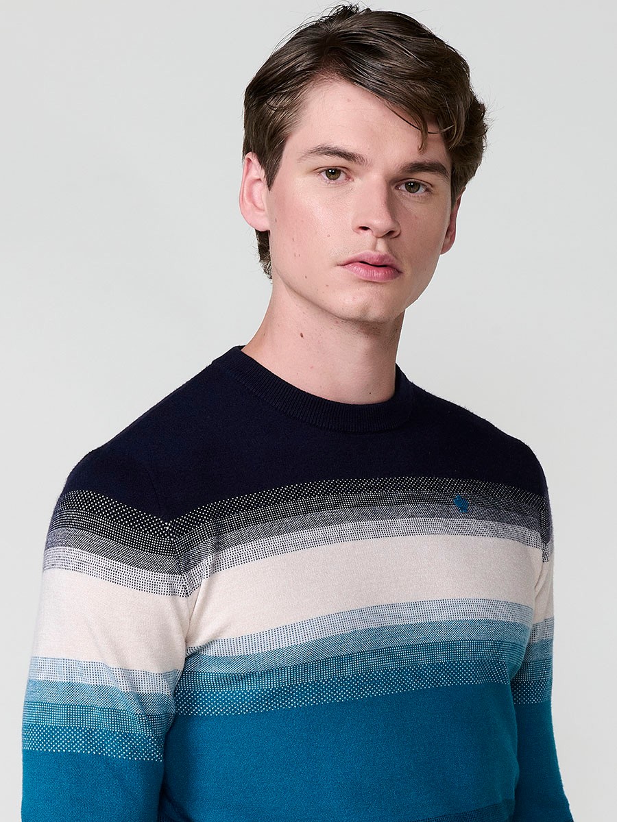 Jersey cobalto de hombre en tricot con cuello redondo y manga larga. Tejido de viscosa, poliamida y poliéster, moderno y cómodo.