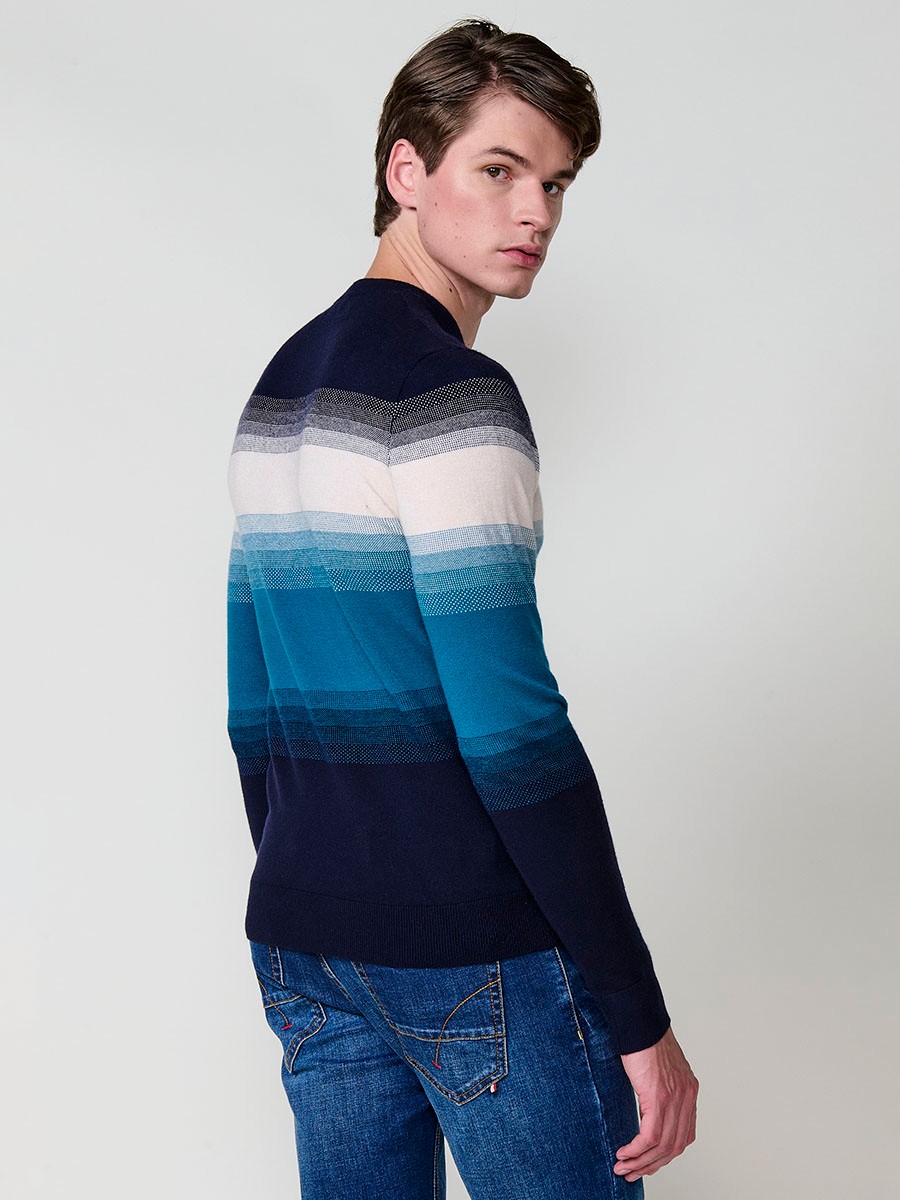 Jersey cobalto de hombre en tricot con cuello redondo y manga larga. Tejido de viscosa, poliamida y poliéster, moderno y cómodo.