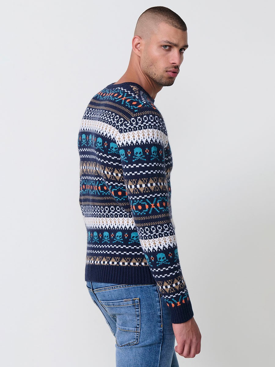 Jersey navy de hombre en tricot con cuello redondo y manga larga. Tejido mezcla de acrílico, poliamida y poliéster, moderno y versátil.