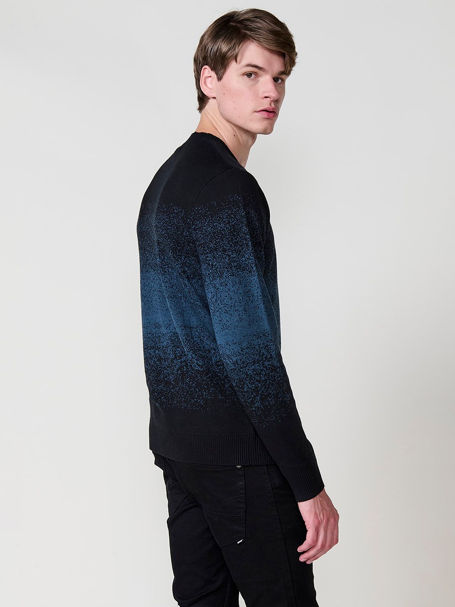 Jersey petróleo de hombre en tricot con cuello redondo y manga larga. Tejido 100% acrílico, ligero, cómodo y atemporal.