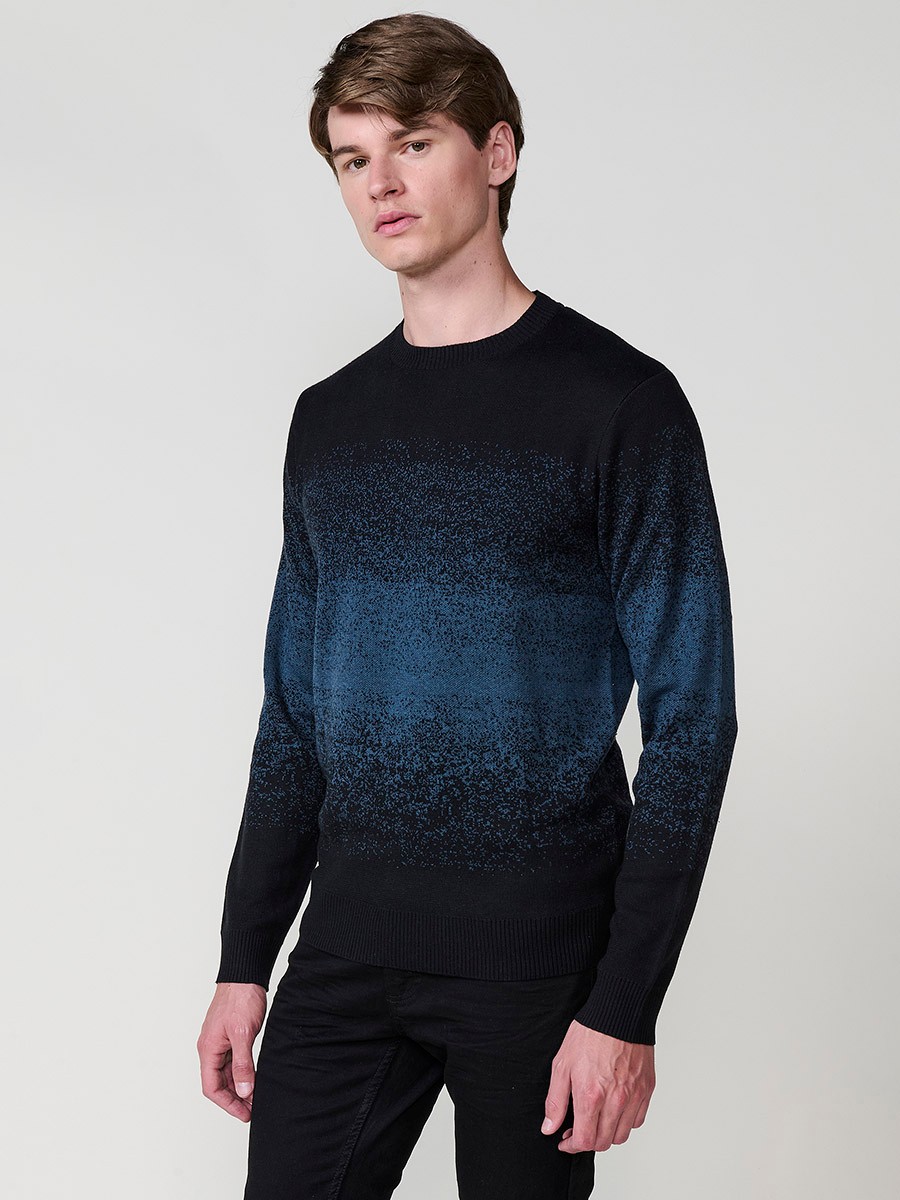 Jersey petróleo de hombre en tricot con cuello redondo y manga larga. Tejido 100% acrílico, ligero, cómodo y atemporal.