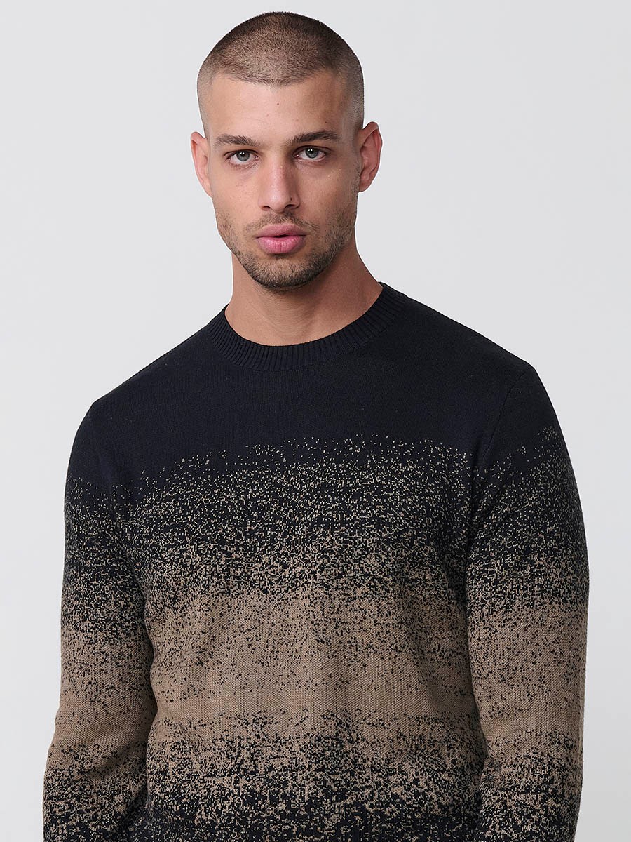 Jersey visón de hombre en tricot con cuello redondo y manga larga. Tejido 100% acrílico, cómodo, versátil y atemporal.
