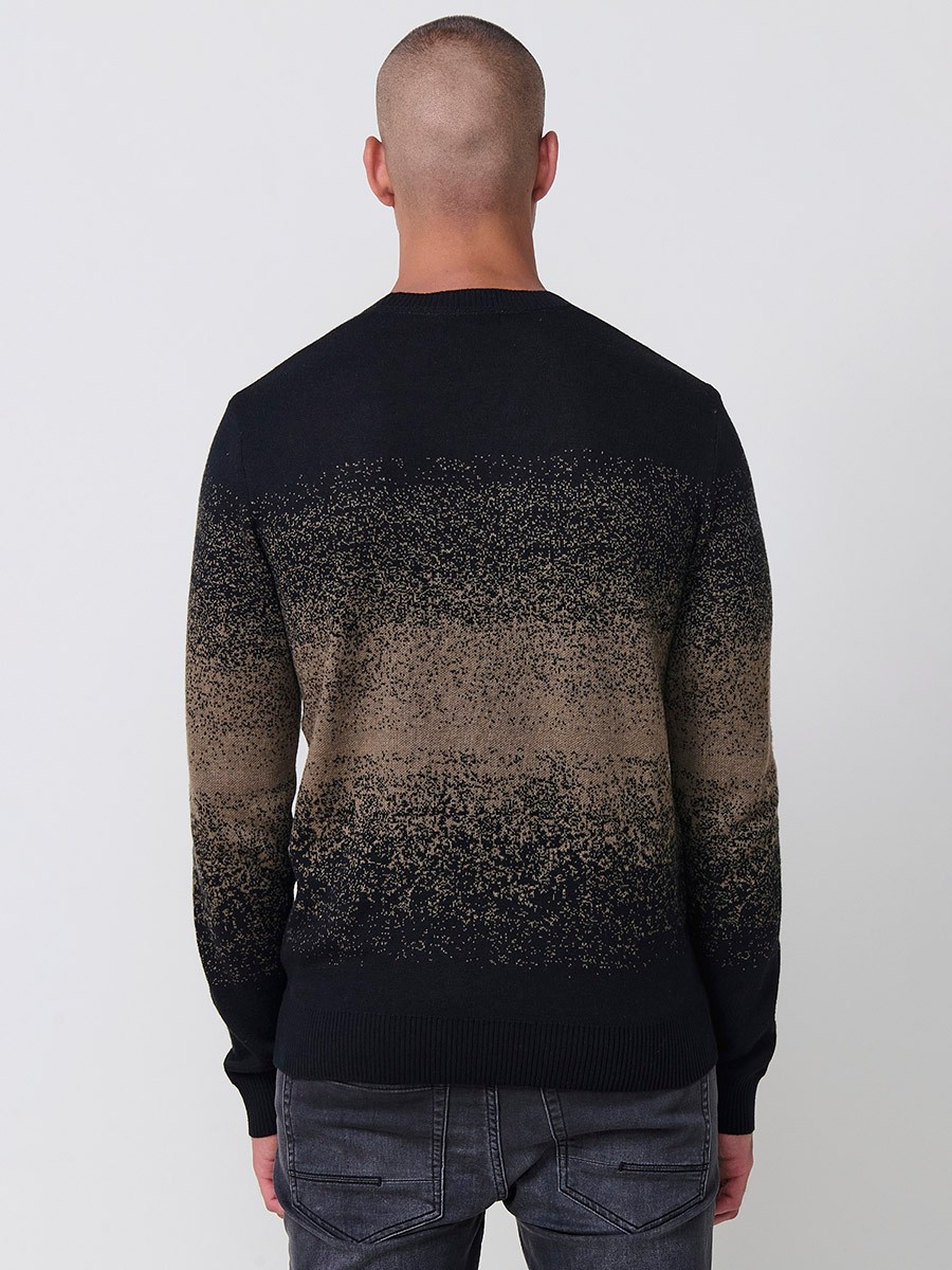 Jersey visón de hombre en tricot con cuello redondo y manga larga. Tejido 100% acrílico, cómodo, versátil y atemporal.