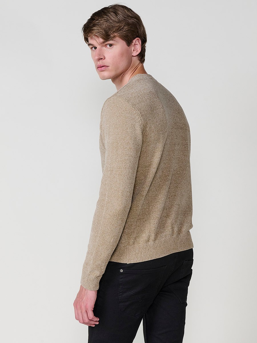 Men’s beige tricot sweater with crew neck, long sleeves, and ribbed hems. Polyester and polyamide blend, modern and comfortable.