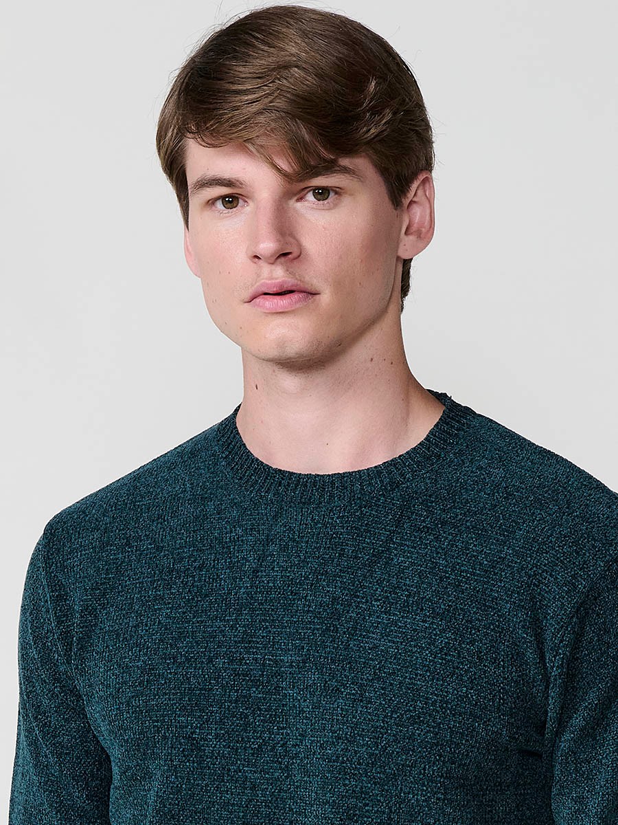 Men’s green tricot sweater with crew neck, long sleeves, and ribbed hems. Polyester and polyamide blend, modern and comfortable.