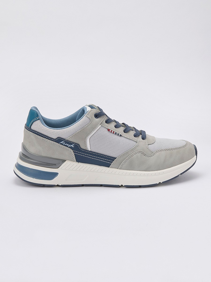 Zapatillas de deporte de hombre en color gris con cordones, confeccionadas en poliuretano y poliéster para estilo, resistencia y comodidad.