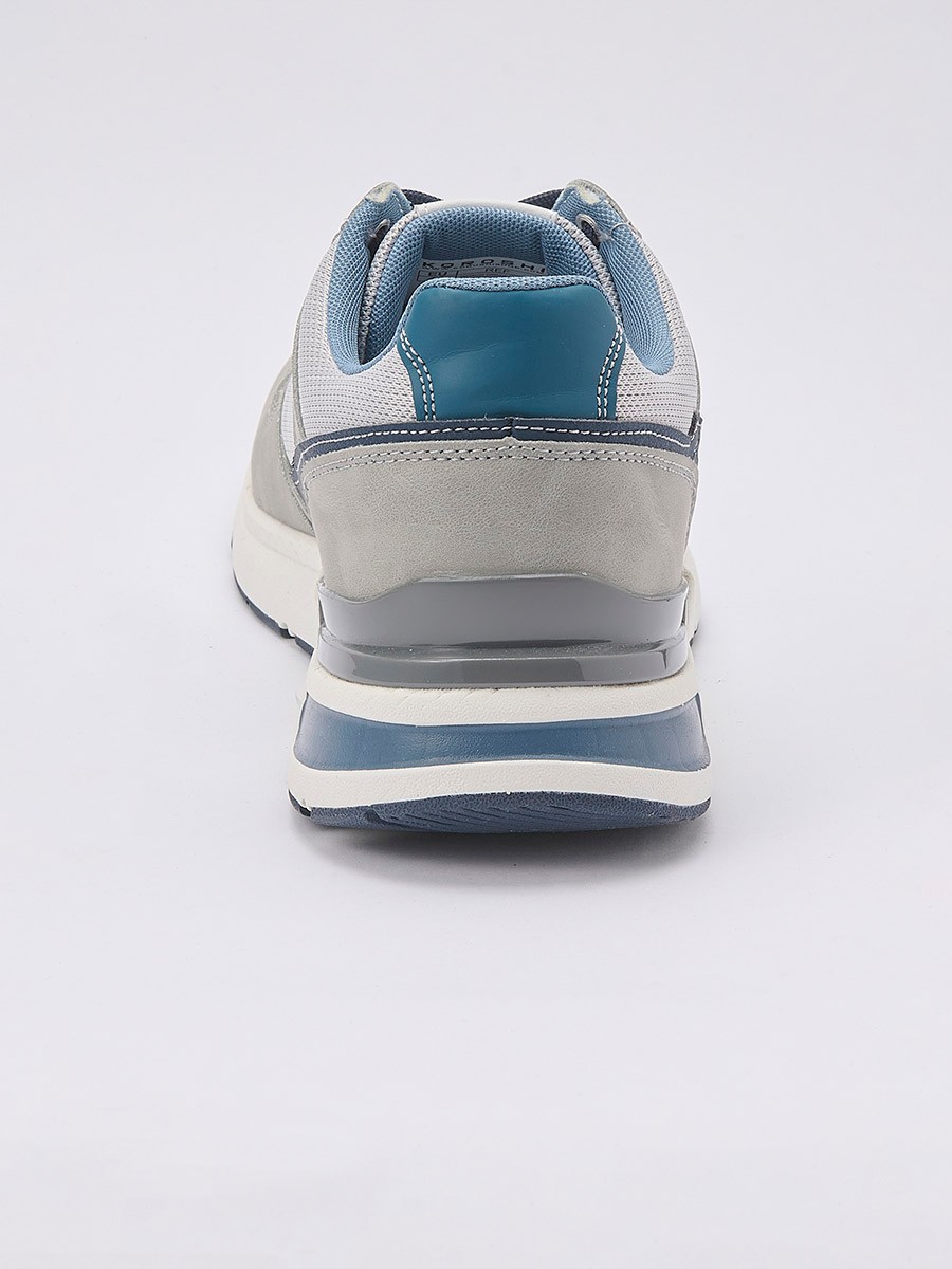 Zapatillas de deporte de hombre en color gris con cordones, confeccionadas en poliuretano y poliéster para estilo, resistencia y comodidad.