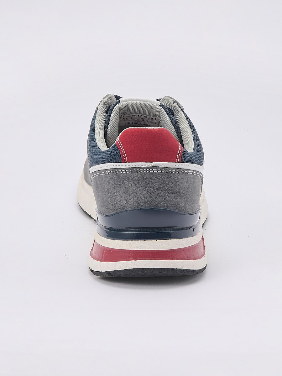 Zapatillas deportivas de hombre en color navy con cordones, confeccionadas en poliuretano y poliéster para comodidad y resistencia.