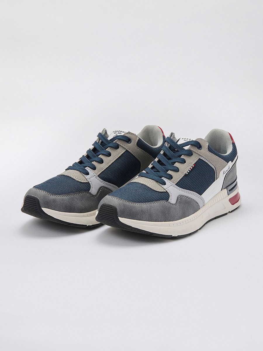 Zapatillas deportivas de hombre en color navy con cordones, confeccionadas en poliuretano y poliéster para comodidad y resistencia.