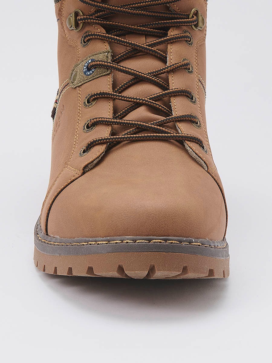 Bottes homme marron à tige haute avec lacets. Extérieur synthétique et textile, doublure 100 % textile. Robustes et polyvalentes.